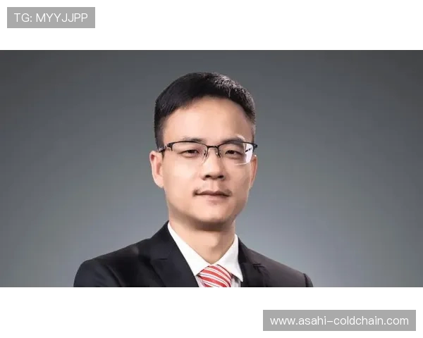 杨伟专访：从职业选手到电竞传奇的英雄联盟成长之路